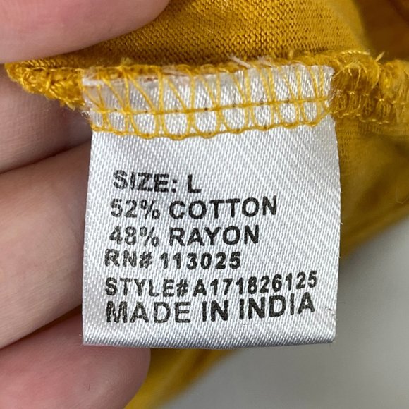 MESSY BUN JUST CHILLIN | Juniors Yellow Cropped T-Shirt with Stars | Size L - Picture 7 of 10